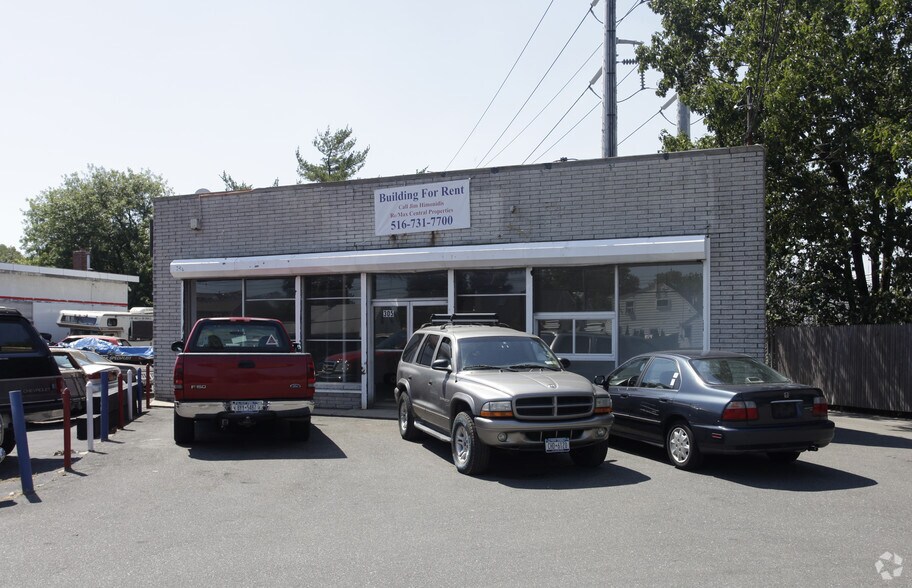 305 N Newbridge Rd, Levittown, NY à vendre - Photo du bâtiment - Image 2 de 5