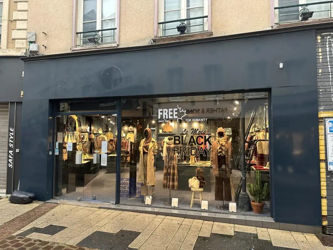 Commerce de détail dans Chartres à louer Photo du bâtiment- Image 1 de 9