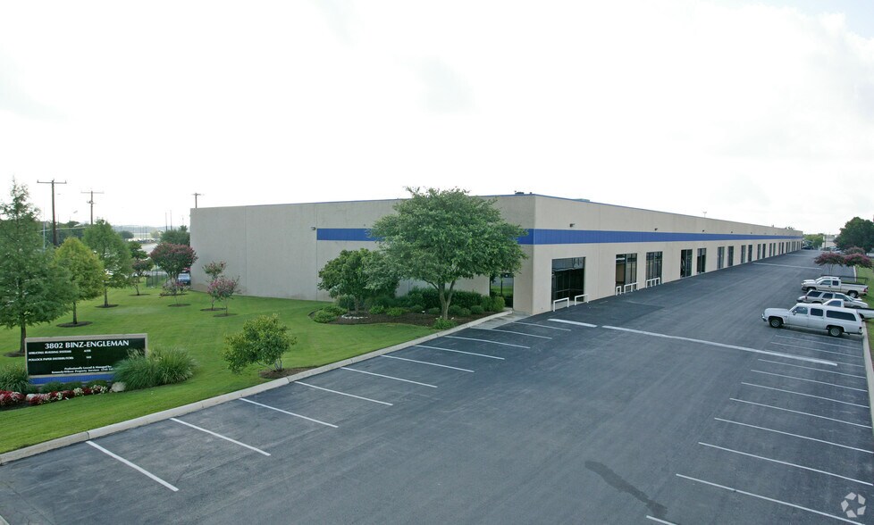3802 Binz Engleman Rd, San Antonio, TX à louer - Photo du bâtiment - Image 2 de 8