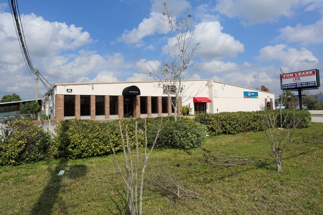 Plus de détails pour 4241 L B Mcleod Rd, Orlando, FL - Industriel à louer