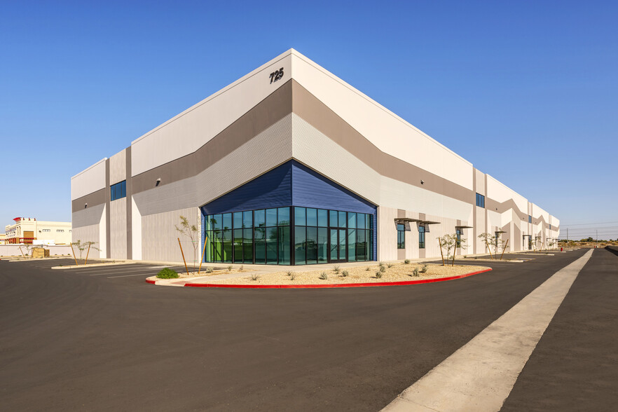 725 N Eliseo C. Felix Jr Way, Avondale, AZ for lease - Primary Photo - Image 1 of 22