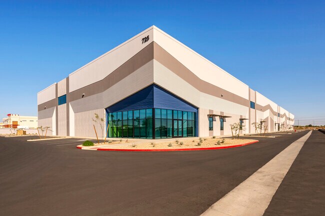 Plus de détails pour 725 N Eliseo C. Felix Jr Way, Avondale, AZ - Industriel à louer