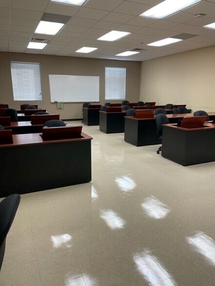 106-108 Prince St, Warner Robins, GA for lease - Interior Photo - Image 2 of 6