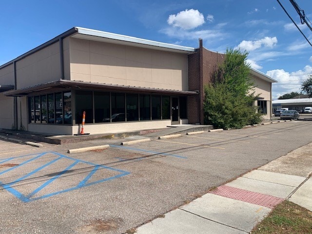 3315 Ridgelake Dr, Metairie, LA for lease - Building Photo - Image 1 of 6