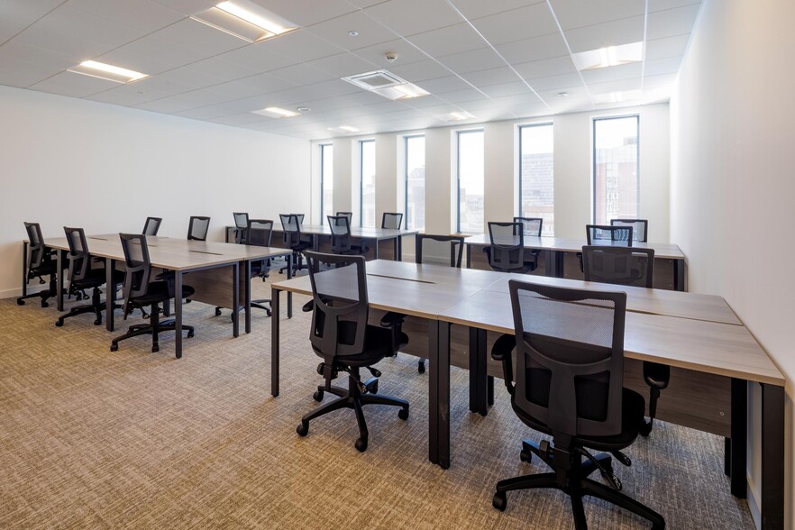 Basing View, Basingstoke for lease - Interior Photo - Image 2 of 9