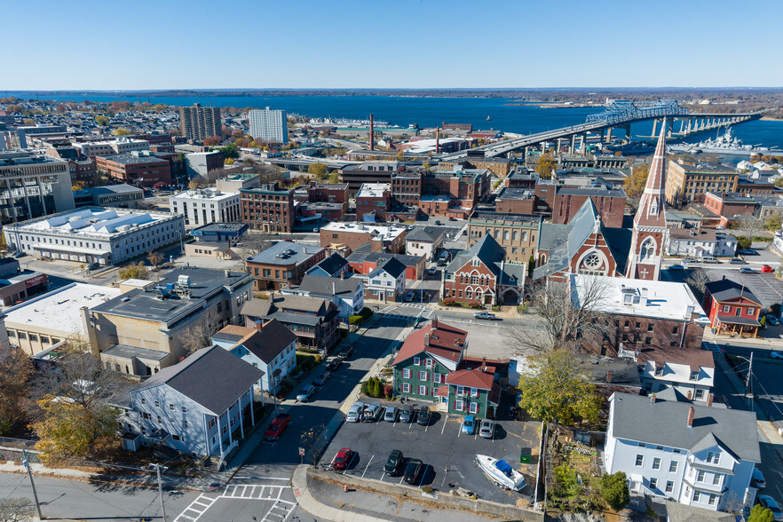 Multi-résidentiel dans Fall River, MA à vendre - Photo du bâtiment - Image 1 de 1