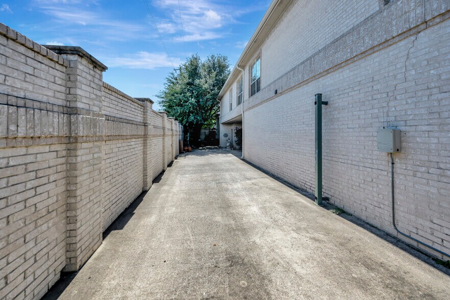 504 N Euless Main St, Euless, TX à vendre - Photo du bâtiment - Image 3 de 64