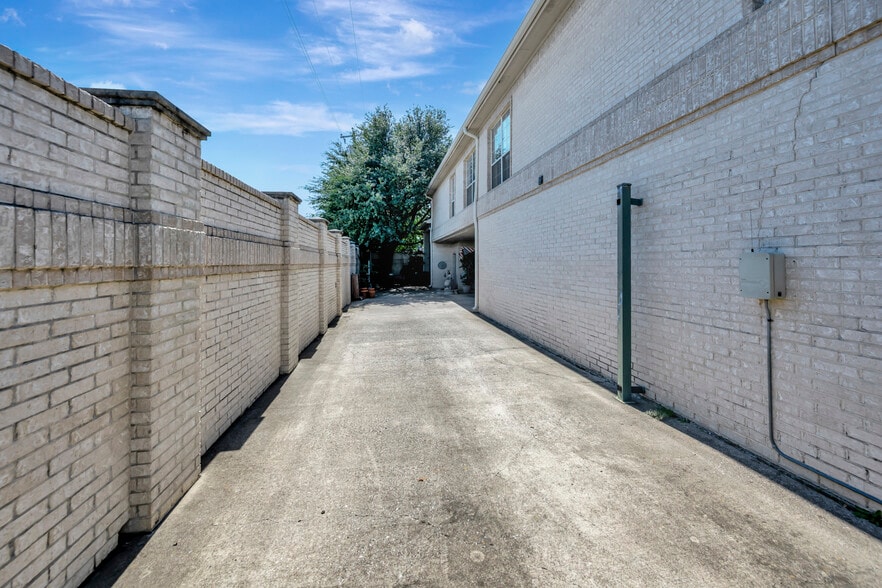 504 N Euless Main St, Euless, TX à vendre - Photo du bâtiment - Image 3 de 64