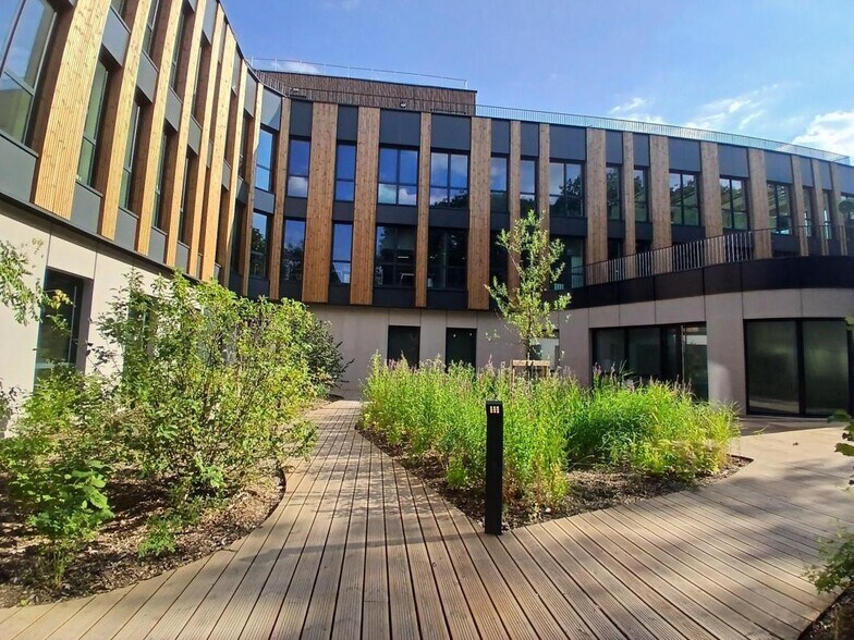 Office in Champs-sur-Marne for lease - Building Photo - Image 1 of 20