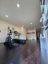 105 Crescent Ave, Louisville, KY for lease Interior Photo- Image 2 of 5