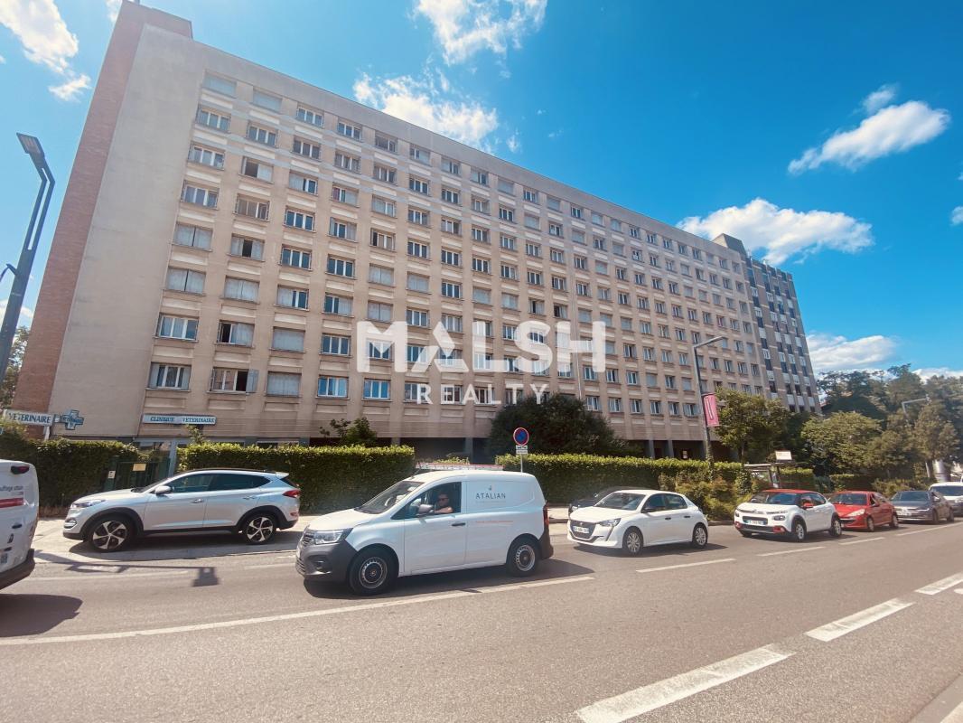 Office in Villeurbanne for lease Building Photo- Image 1 of 7