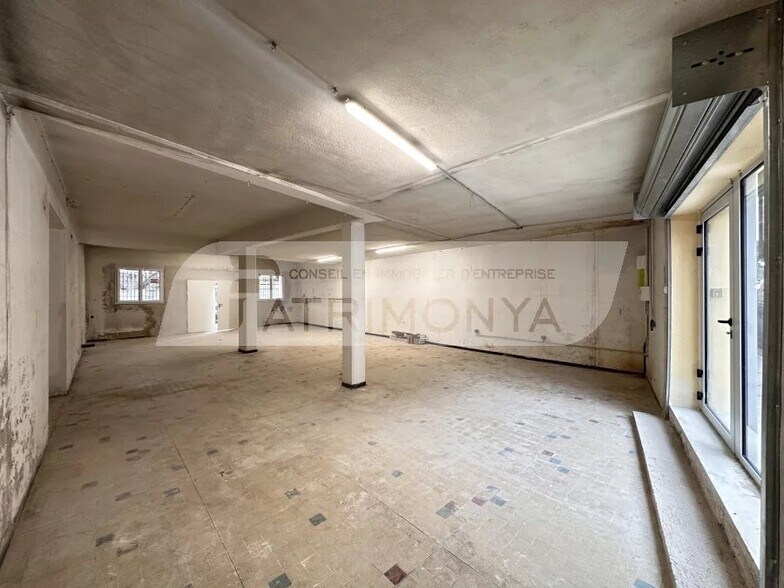 Retail in Marseille 12Eme for lease - Interior Photo - Image 3 of 4