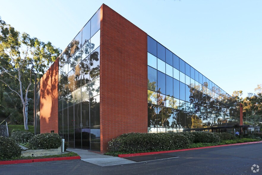 3110 Camino del Rio S, San Diego, CA à louer - Photo du bâtiment - Image 3 de 8