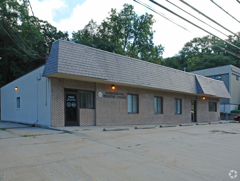 629 White Plains Rd, Tarrytown, NY for lease - Building Photo - Image 2 of 6