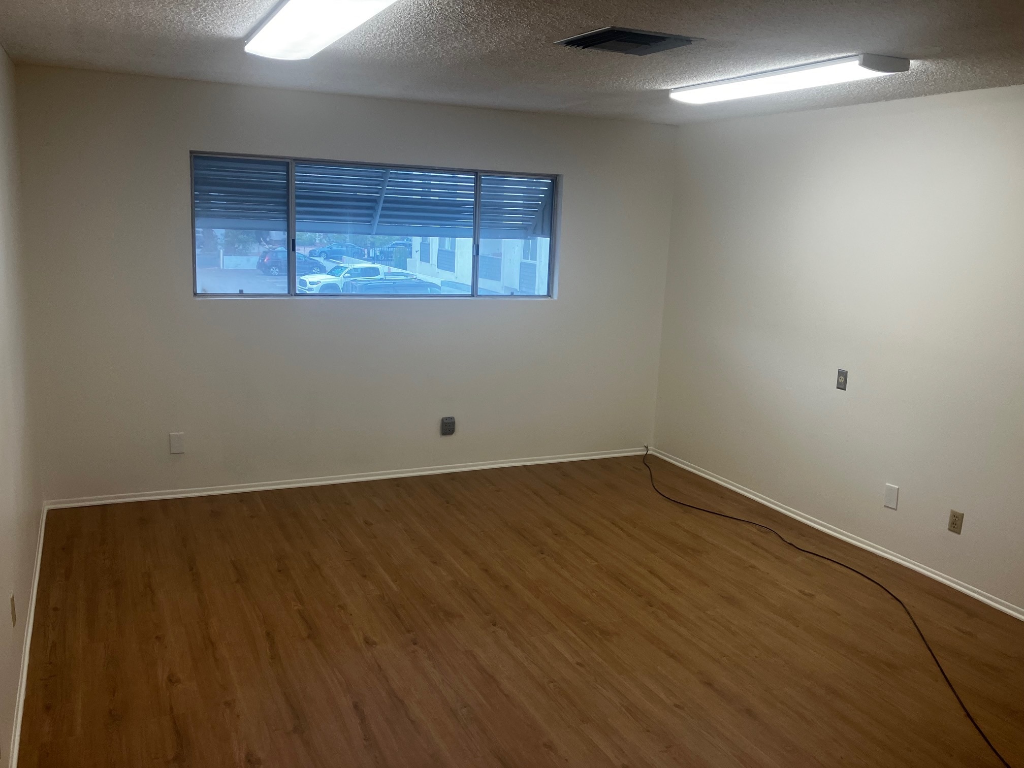 22026-22030 Ventura Blvd, Woodland Hills, CA for lease Interior Photo- Image 1 of 2