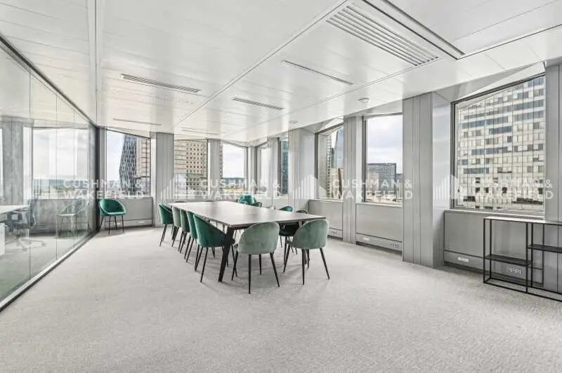 33 Place Des Corolles, Courbevoie for lease - Interior Photo - Image 2 of 13