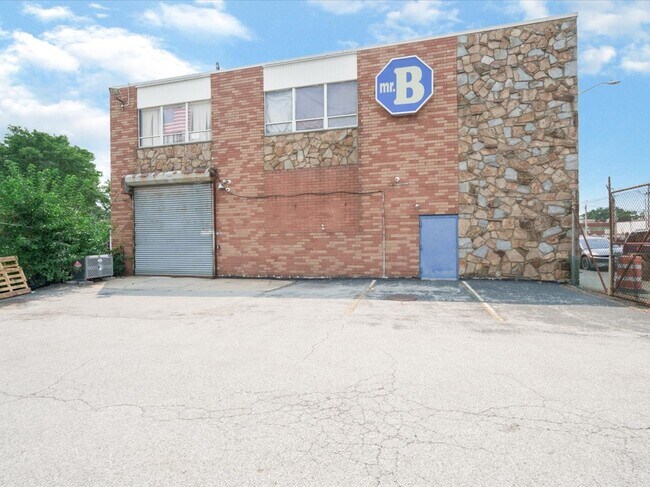 Plus de détails pour 200 E Sunrise Hwy, Freeport, NY - Industriel à louer