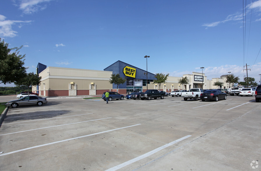 2701-2709 N Mesquite Dr, Mesquite, TX for lease - Primary Photo - Image 2 of 5