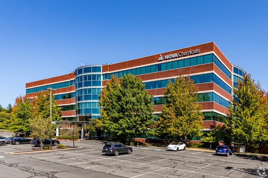 1555 Coraopolis Heights Rd, Coraopolis, PA à louer - Photo du bâtiment - Image 1 de 13