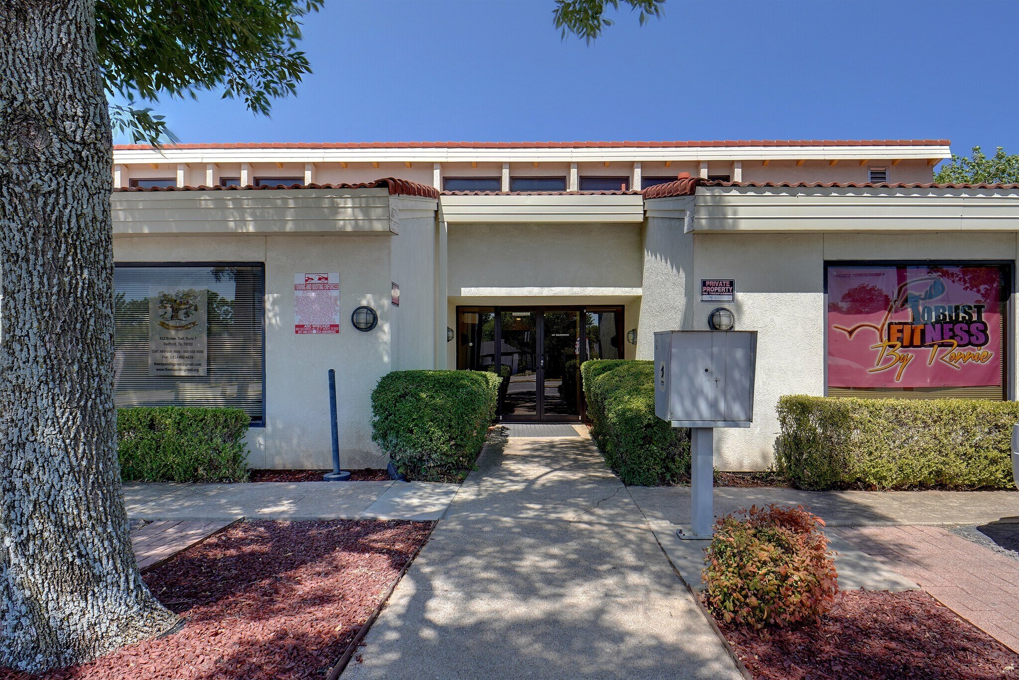 813 Brown Trl, Bedford, TX for lease Building Photo- Image 1 of 7