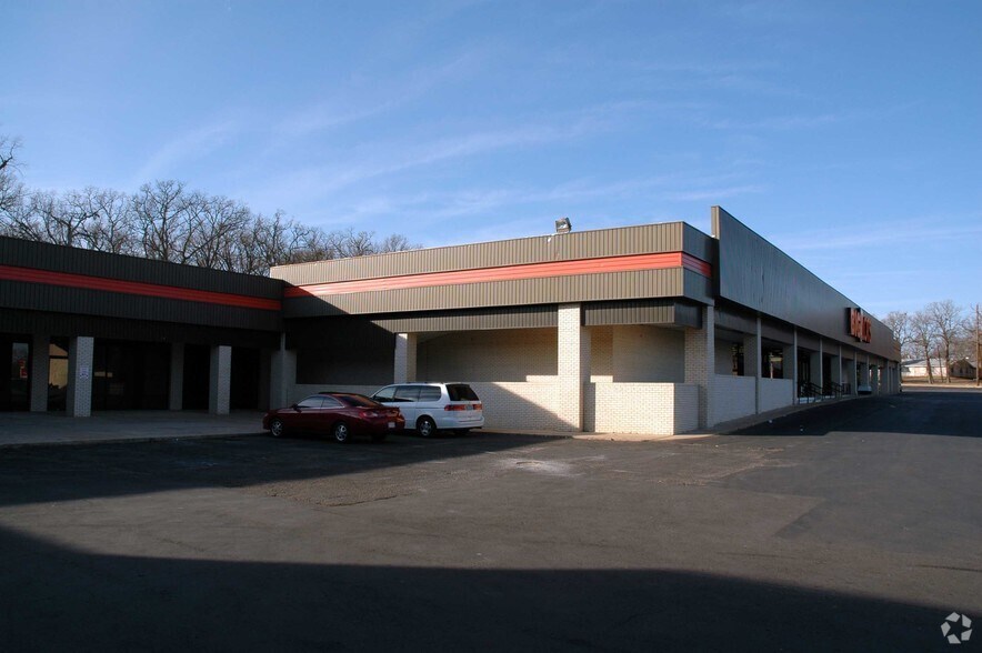 3064 Clarksville St, Paris, TX à louer - Photo du bâtiment - Image 3 de 3