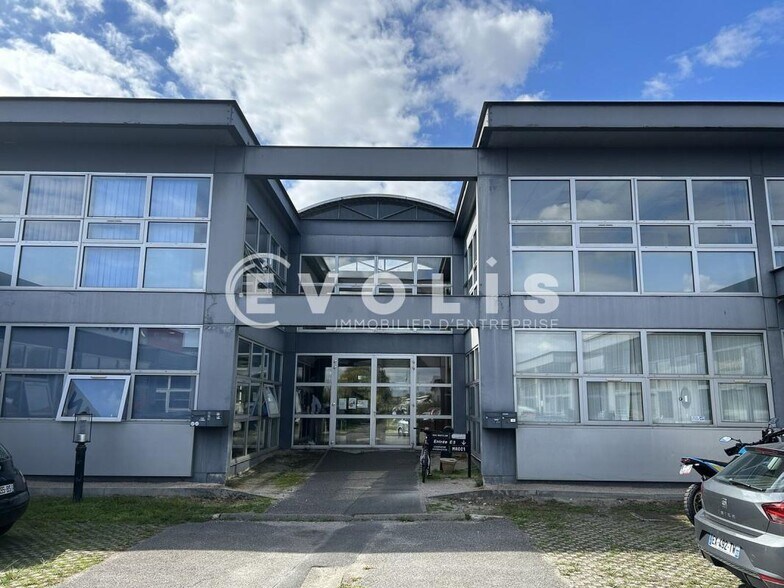 Rue Du Professeur Pierre Dangeard, Bordeaux for lease - Building Photo - Image 2 of 13