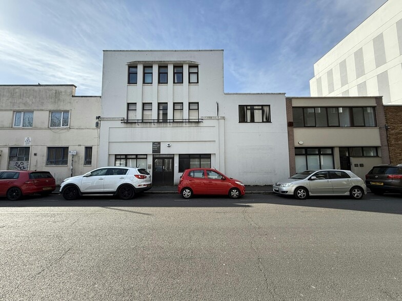 36-40 Middle St, Southsea for lease - Building Photo - Image 2 of 8