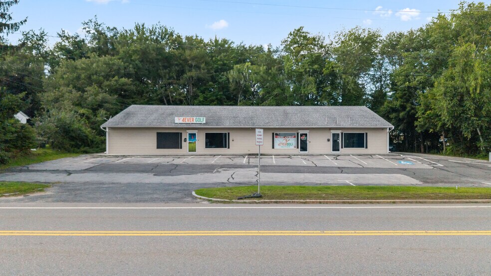 184 W Main St, Dudley, MA à vendre - Photo du bâtiment - Image 2 de 43