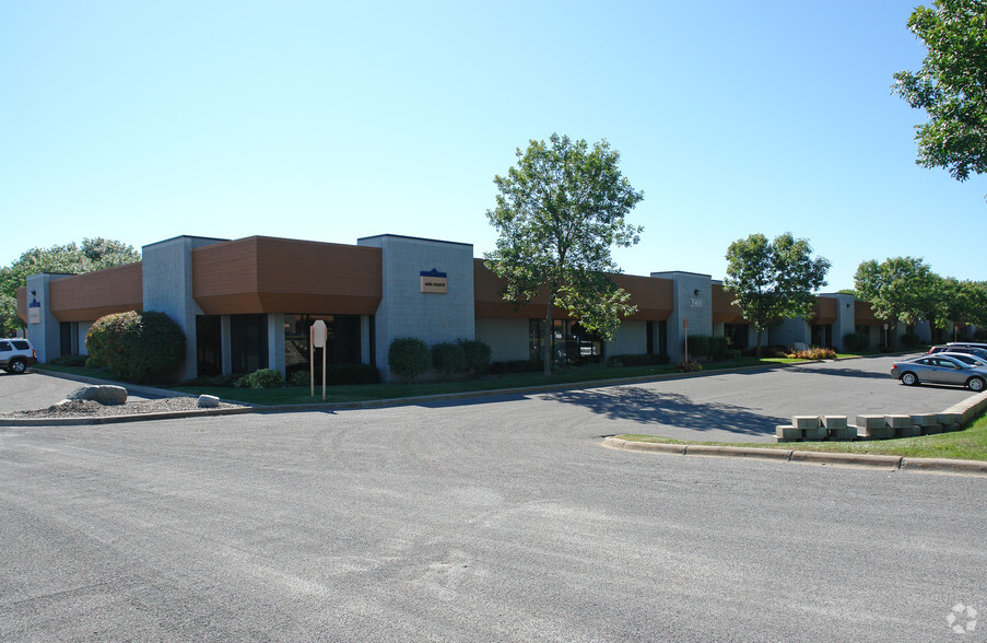 3850 N Annapolis Ln, Plymouth, MN for lease - Building Photo - Image 2 of 12