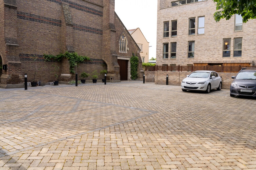 291 Hackney Rd, London for lease - Building Photo - Image 1 of 3