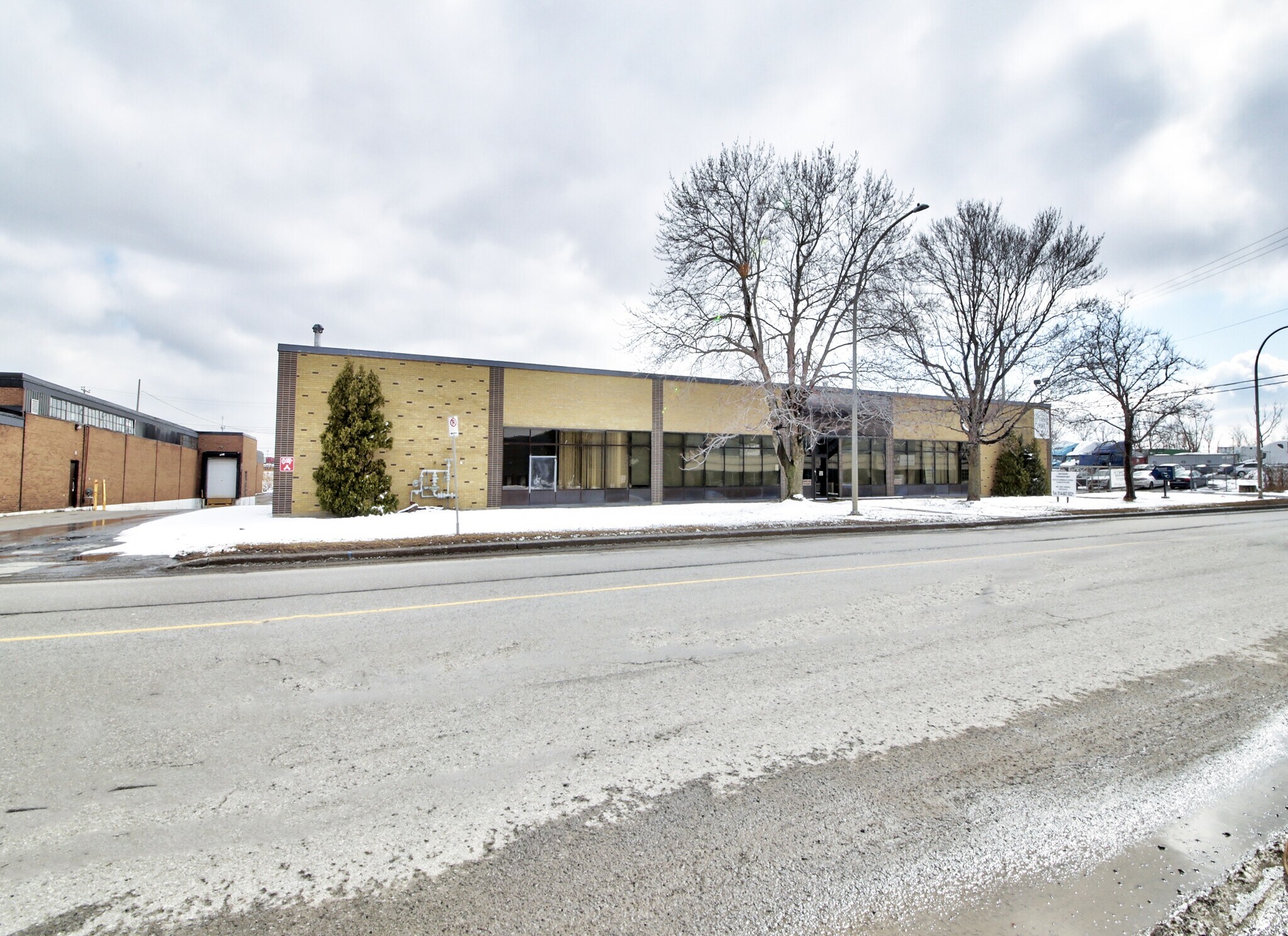 5020 Rue Courval, Saint-Laurent, QC for sale Primary Photo- Image 1 of 1