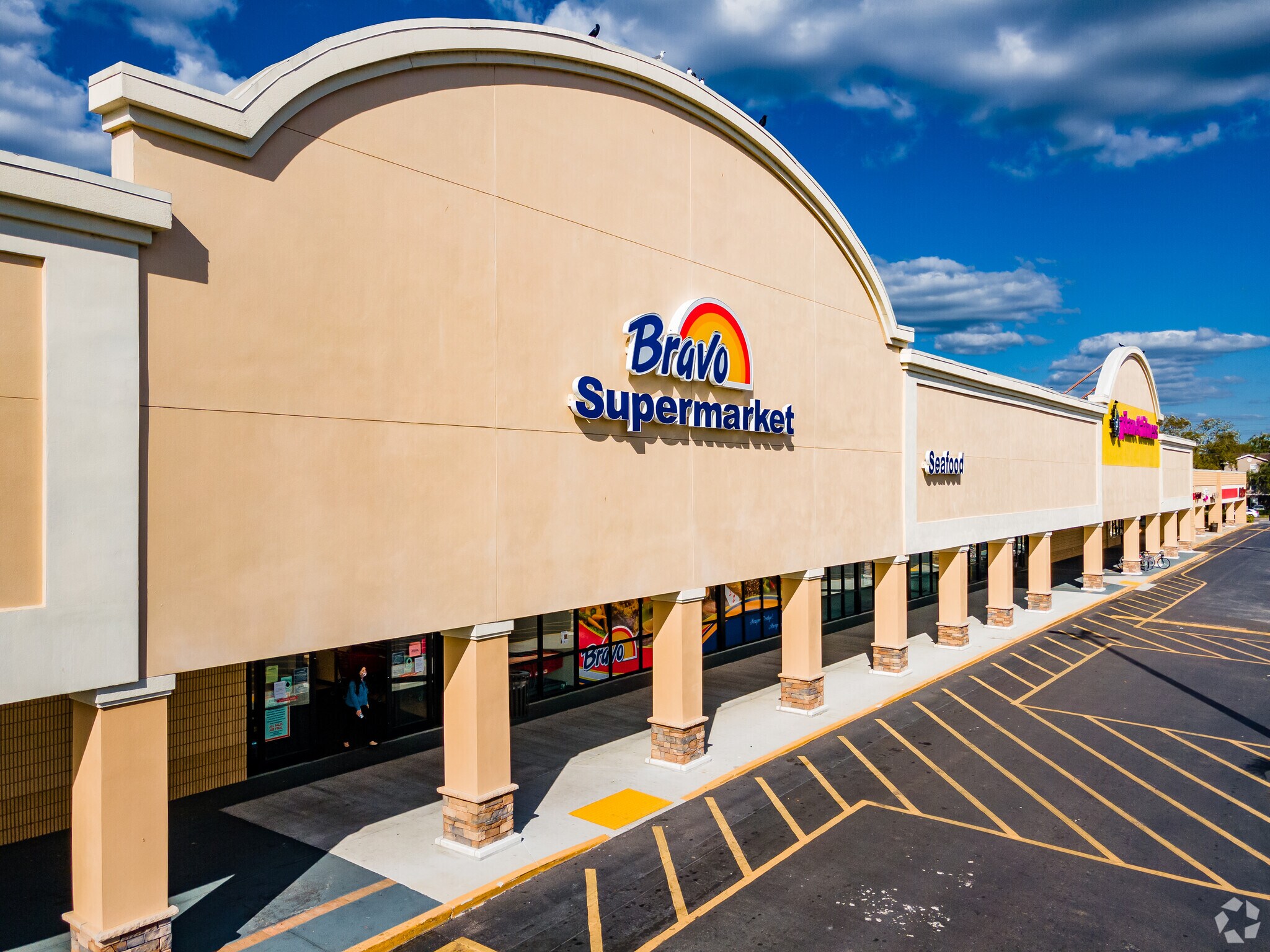 2526 E Bearss Ave, Tampa, FL à louer Photo principale- Image 1 de 19