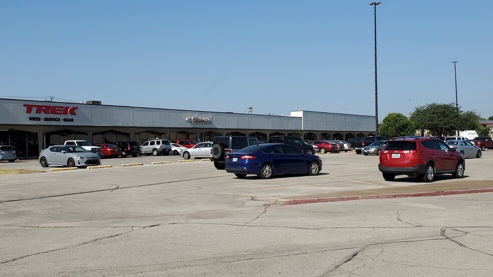 5015-5159 Granbury Rd, Fort Worth, TX à louer - Photo du bâtiment - Image 1 de 9