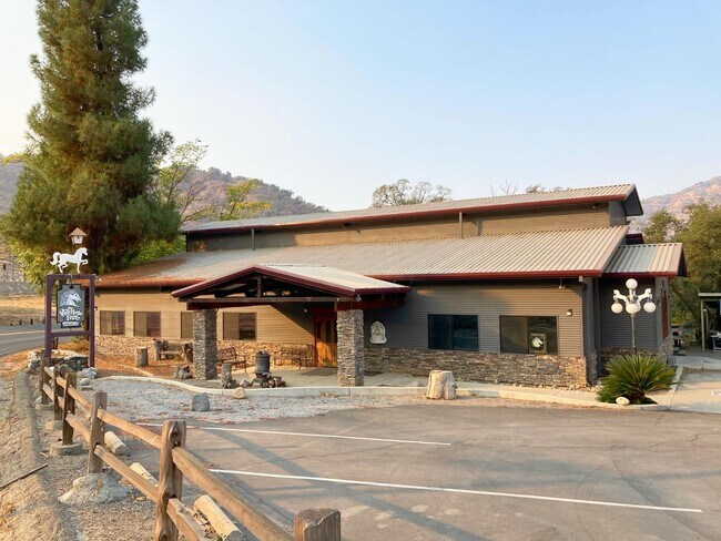 More details for 42975 Sierra Dr, Three Rivers, CA - Hospitality for Sale