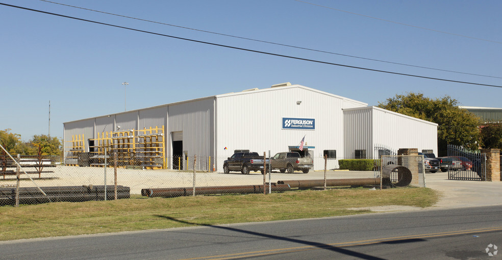 504 Industrial Blvd, Austin, TX for lease - Building Photo - Image 2 of 4