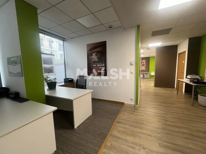 Retail in Lyon for lease - Interior Photo - Image 2 of 4