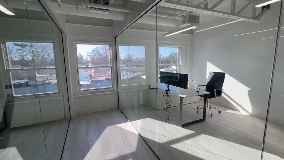 243 Skidmore Rd, Deer Park, NY à vendre - Vidéo sur l’inscription commerciale - Image 2 de 22