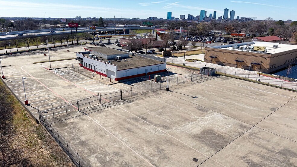 400 N Riverside Dr, Fort Worth, TX à vendre - Photo du bâtiment - Image 3 de 14