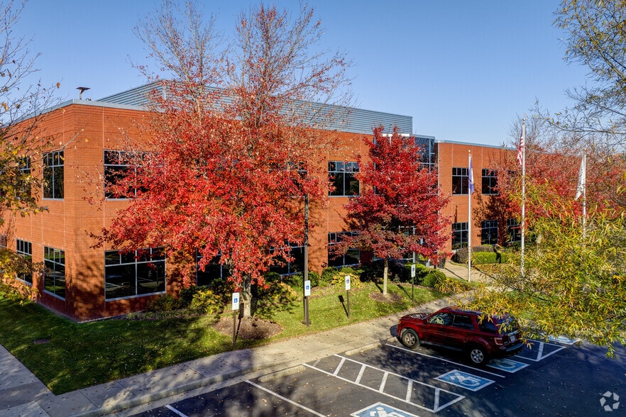 5101 Cox Rd, Glen Allen, VA à louer - Photo du bâtiment - Image 3 de 24