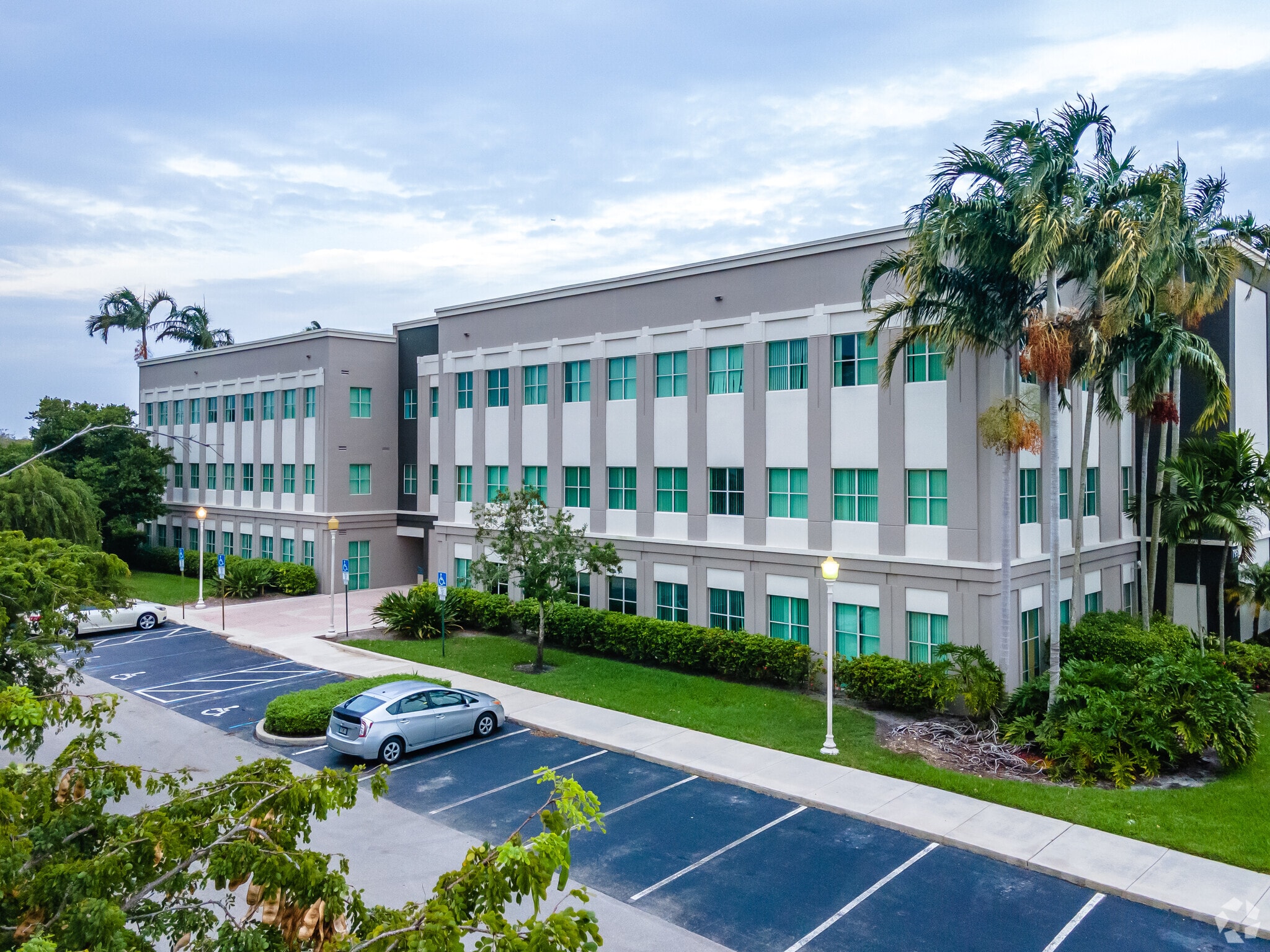 7951 SW 6th St, Plantation, FL for lease Primary Photo- Image 1 of 8