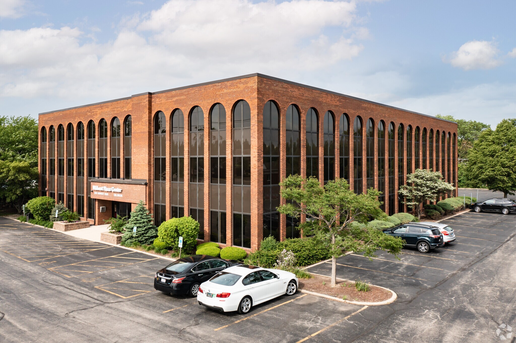 2001 Midwest Rd, Oak Brook, IL for lease Primary Photo- Image 1 of 7
