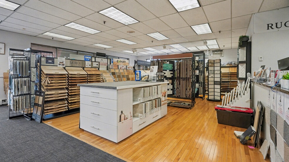 223 Winthrop Ave, Lawrence, MA for sale - Interior Photo - Image 2 of 11