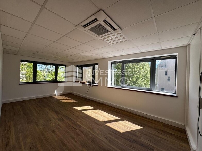 Office in Lognes for lease - Interior Photo - Image 2 of 7