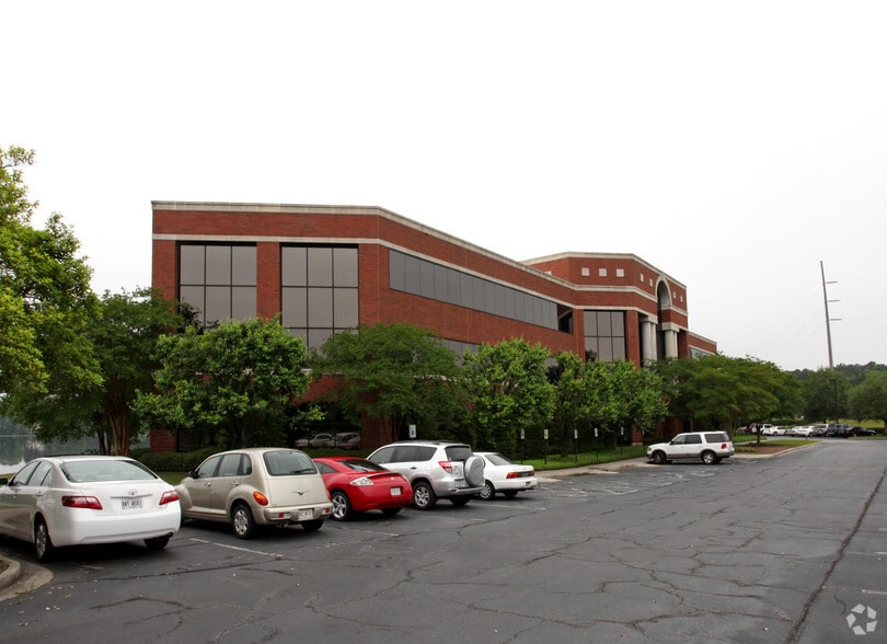 6001 Chatham Center Dr, Savannah, GA for lease - Building Photo - Image 1 of 8