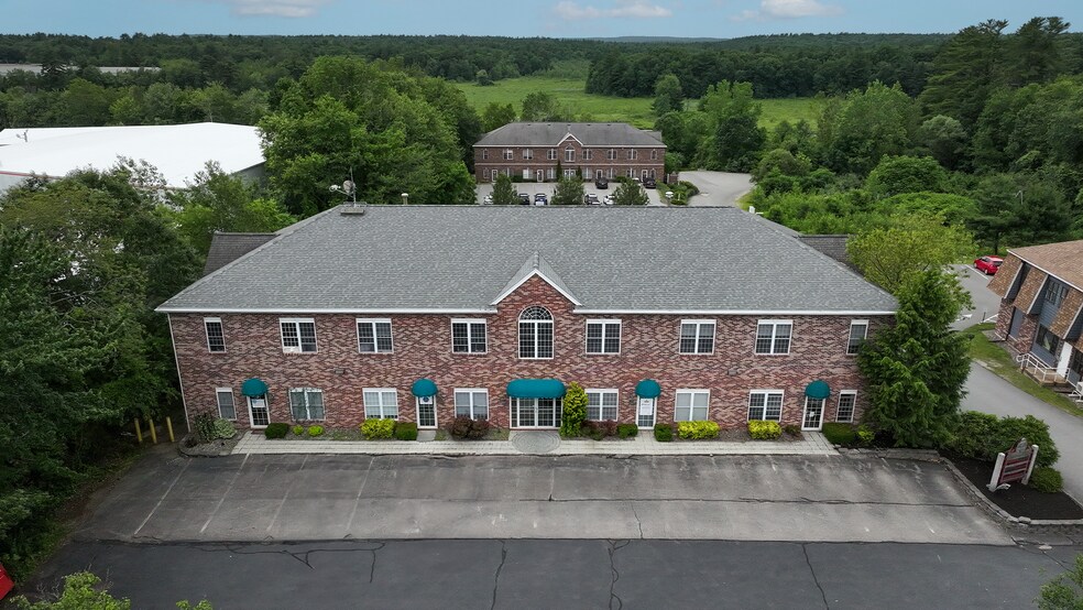 6 Mary E Clark Dr, Hampstead, NH à vendre - Photo du bâtiment - Image 2 de 22