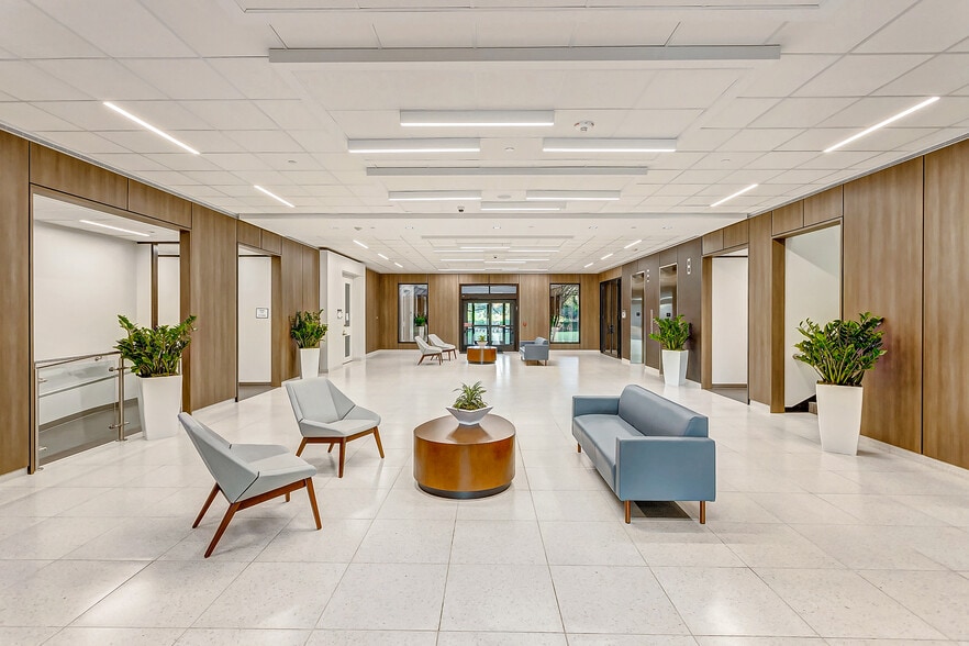 15200 Southwest Fwy, Sugar Land, TX à louer - Photo du bâtiment - Image 3 de 9