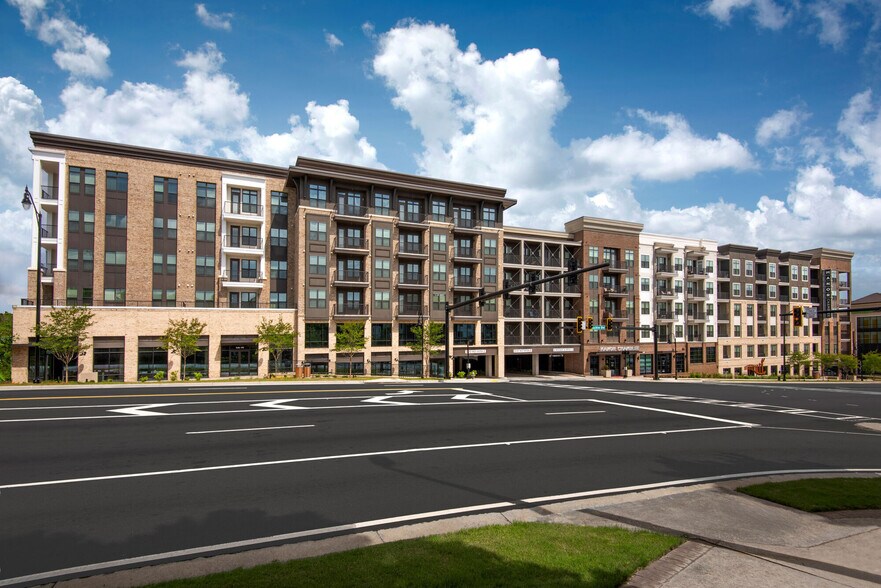 5180 Peachtree Blvd, Chamblee, GA à louer - Photo du bâtiment - Image 2 de 7