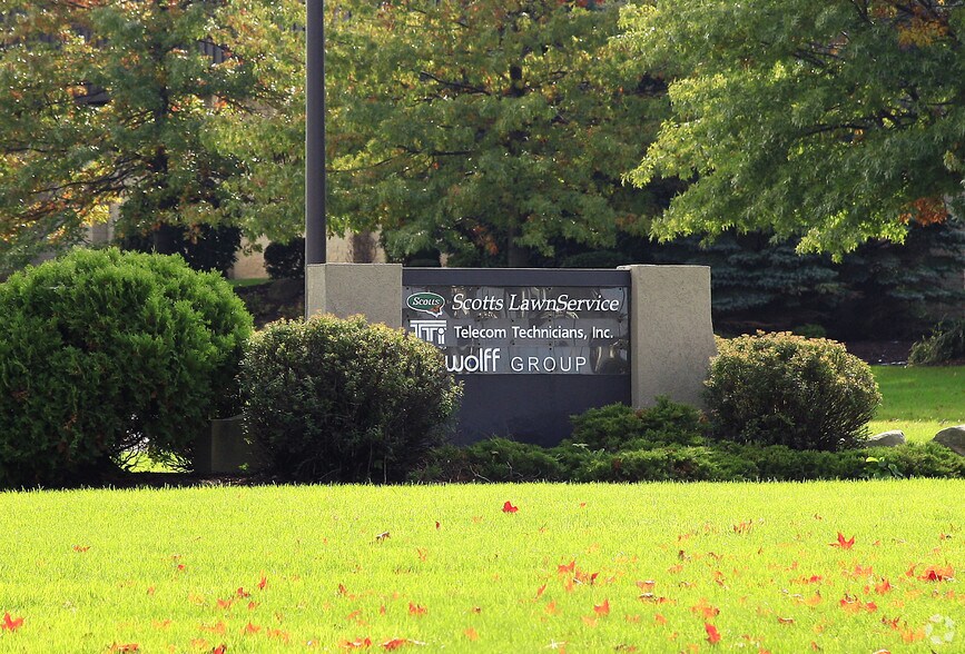 4601 Hinckley Ind Pky, Cleveland, OH à louer - Photo du bâtiment - Image 3 de 6