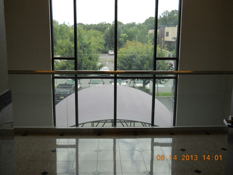 1543 State Route 27, Somerset, NJ à louer - Photo du bâtiment - Image 3 de 8