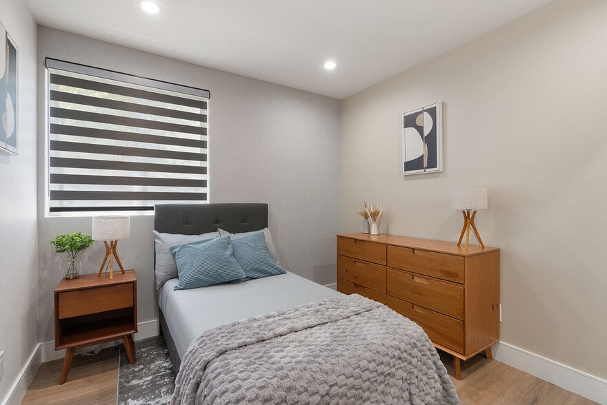 1341 N Mariposa Ave, Los Angeles, CA à vendre - Photo du bâtiment - Image 2 de 25